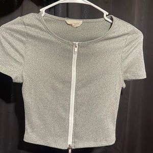 grey zip up short sleeve ☕️☕️
